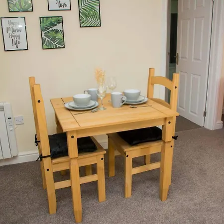 Orange Lilly In Stroud With Free Parking Apartment Exterior photo