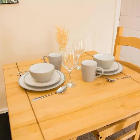 Orange Lilly In Stroud With Free Parking Apartment Exterior photo