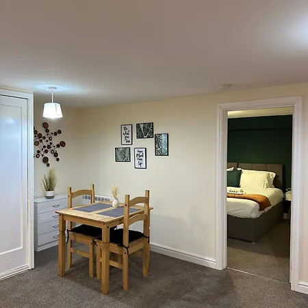 Orange Lilly In Stroud With Free Parking Apartment Exterior photo