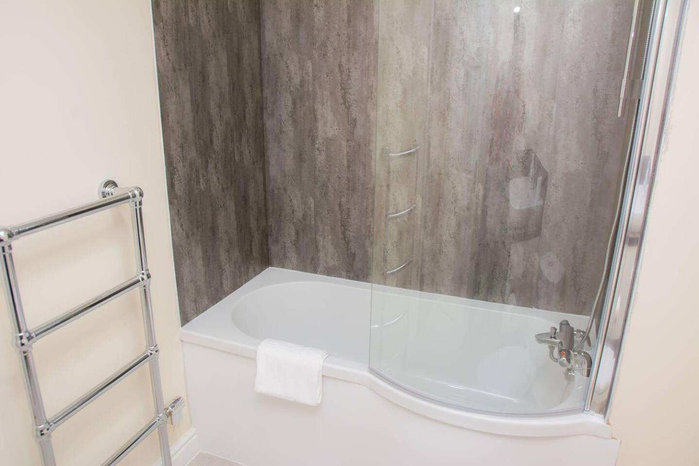 Orange Lilly In Stroud With Free Parking *