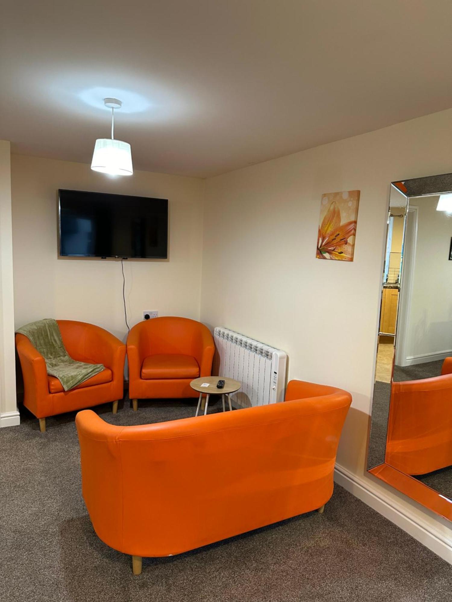 Orange Lilly In Stroud With Free Parking Apartment Stroud (Gloucestershire)
