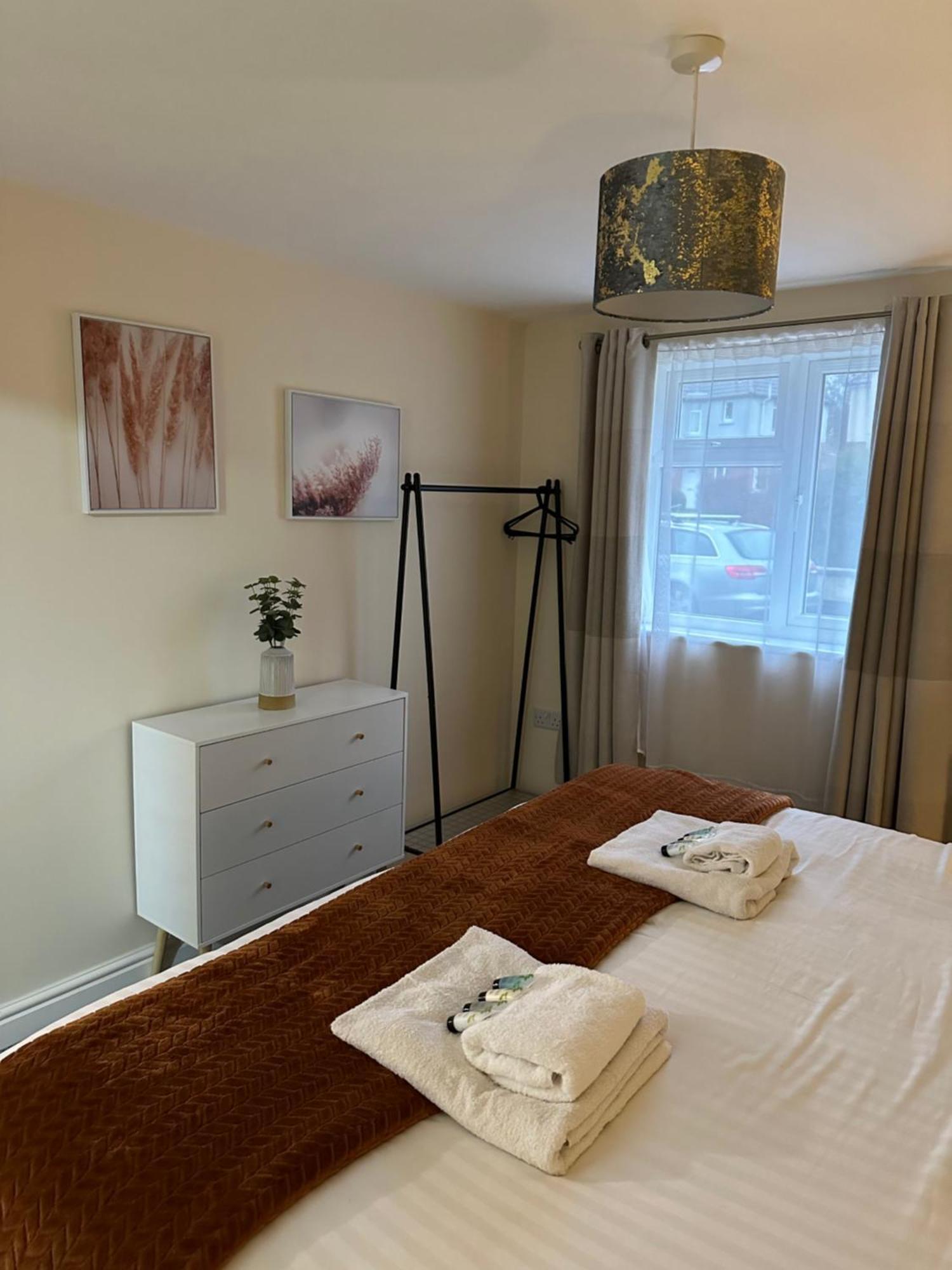 Apartment Orange Lilly In Stroud With Free Parking *