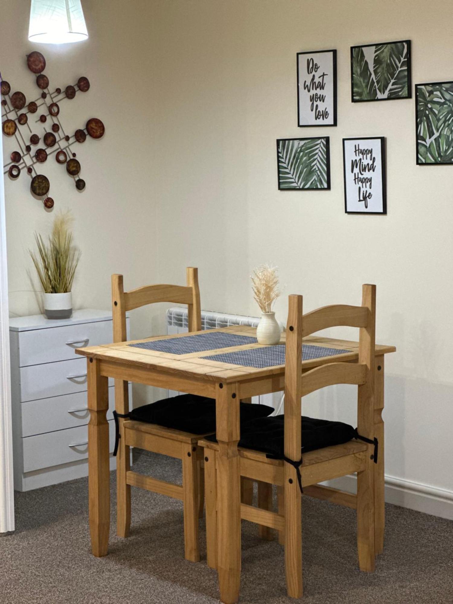 Apartment Orange Lilly In Stroud With Free Parking *