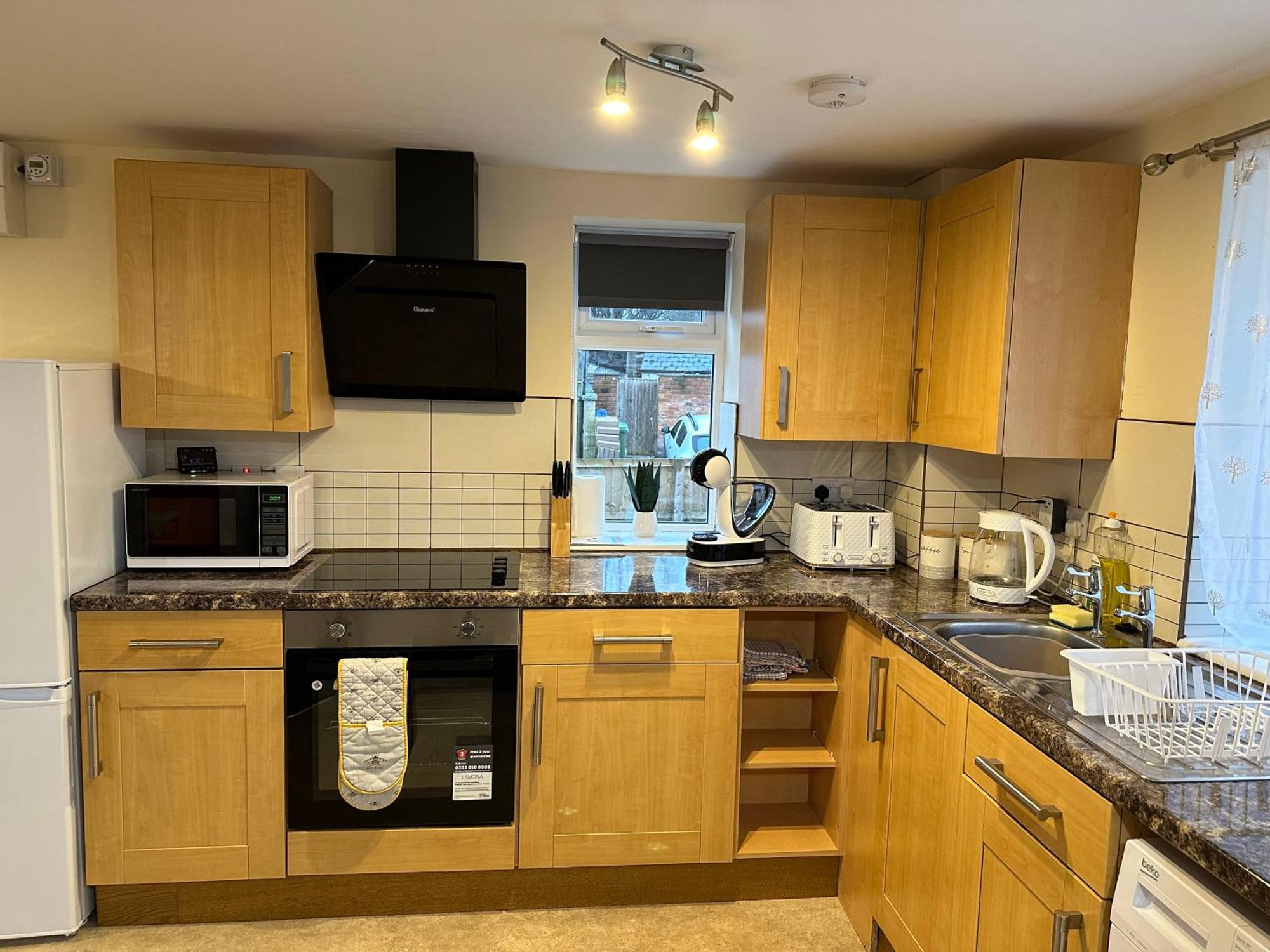 Orange Lilly In Stroud With Free Parking Apartment